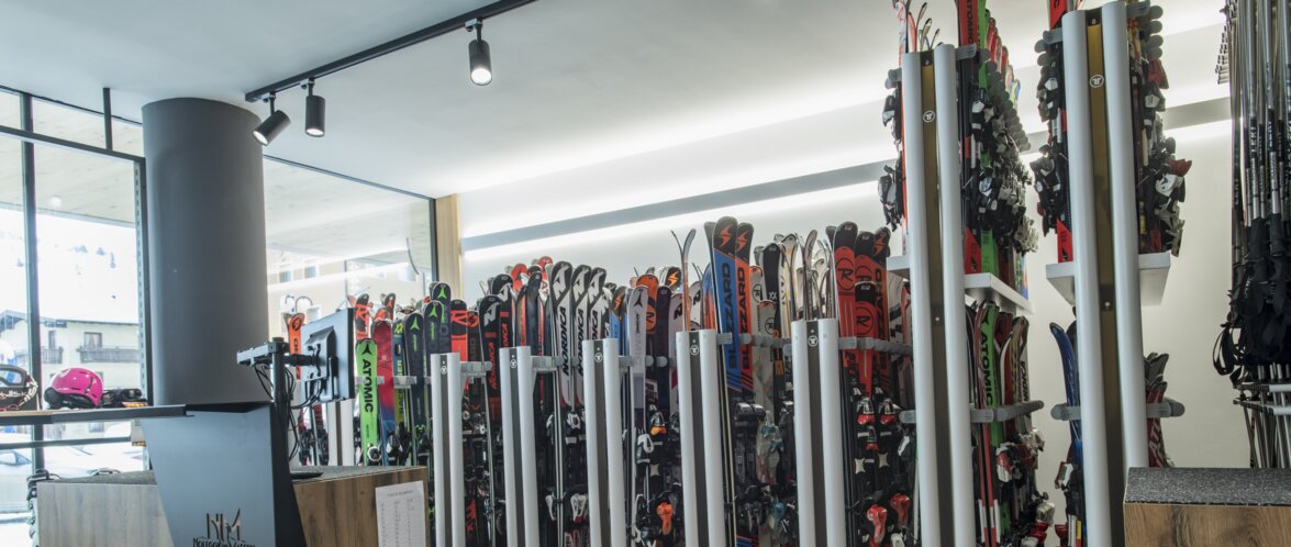 Nouvel éclairage de la boutique de location de ski Noleggio by Maestri