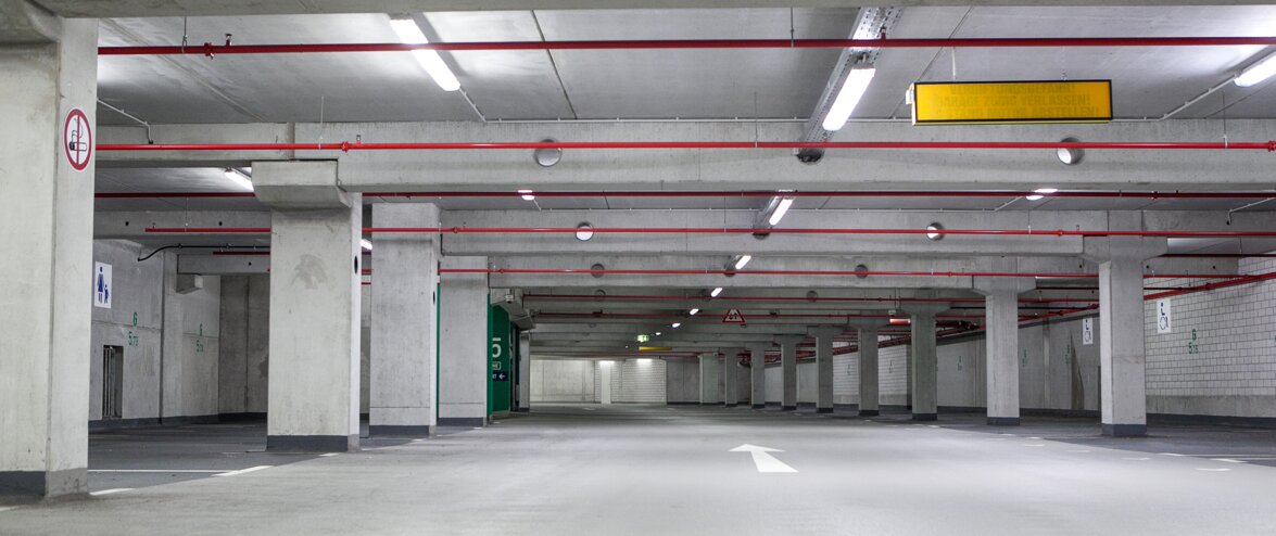 LED verlichting in parkeergarage Commerzbank Arena in Frankfurt